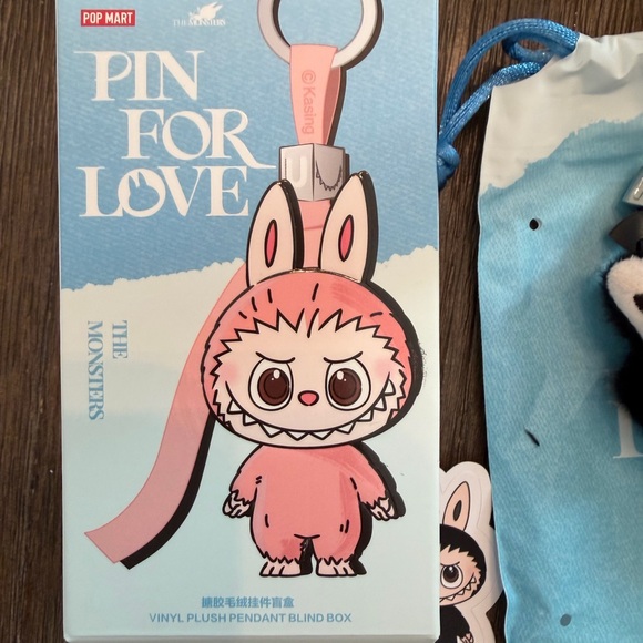 Pop Mart Pin For Love Labubu, letter R - Picture 4 of 6
